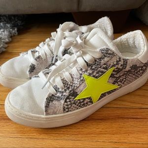 Steven New York by Steve Madden star sneakers